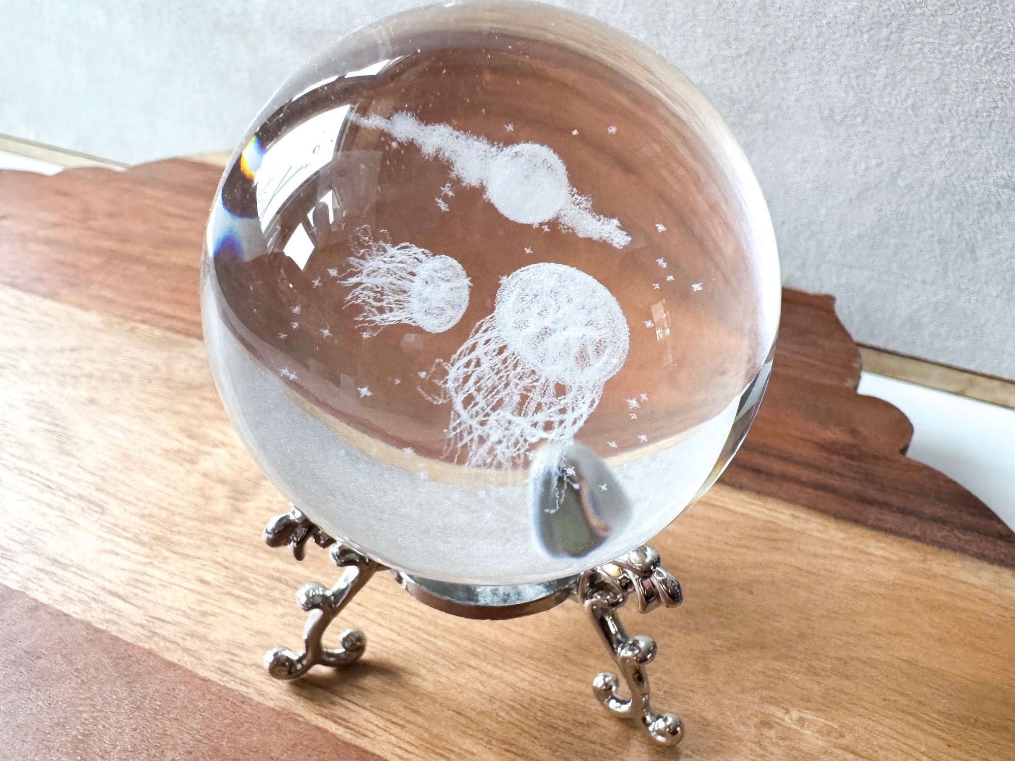 3D Laser Etched Glass Sphere with Metal Stand - Jelly Fish