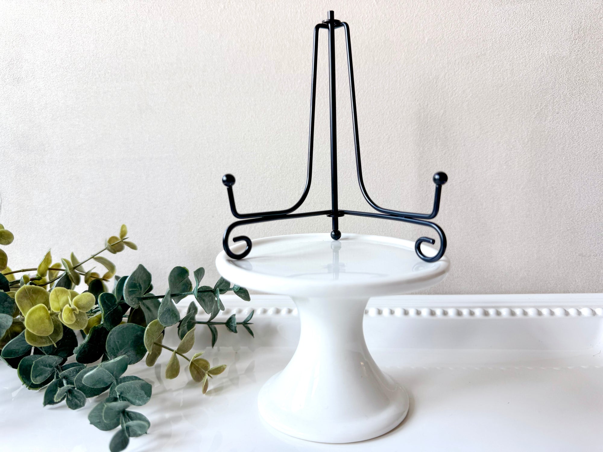 Black Metal Scroll Display Stand