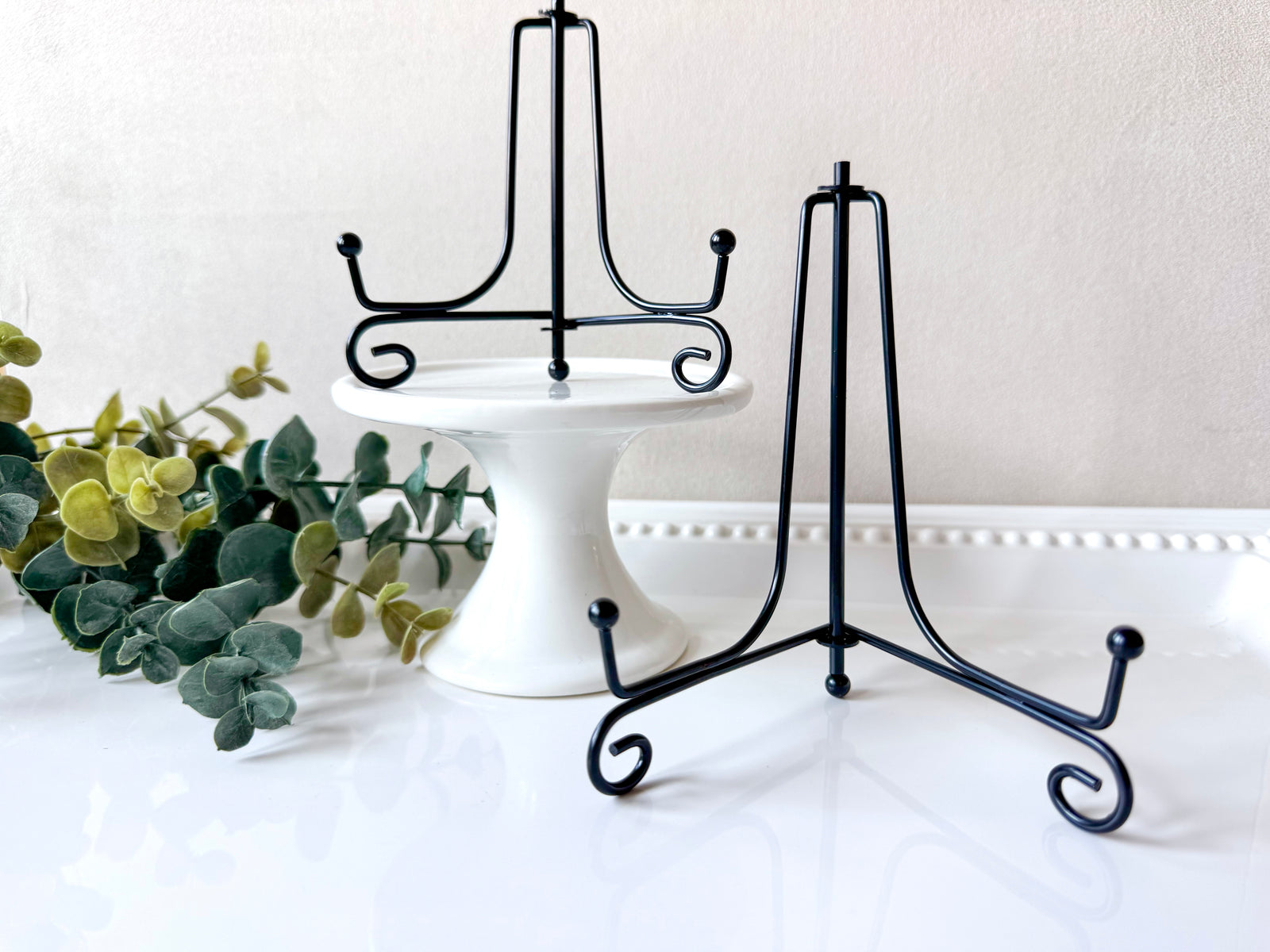 Black Metal Scroll Display Stand