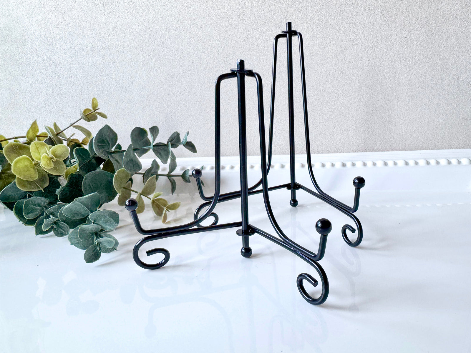 Black Metal Scroll Display Stand