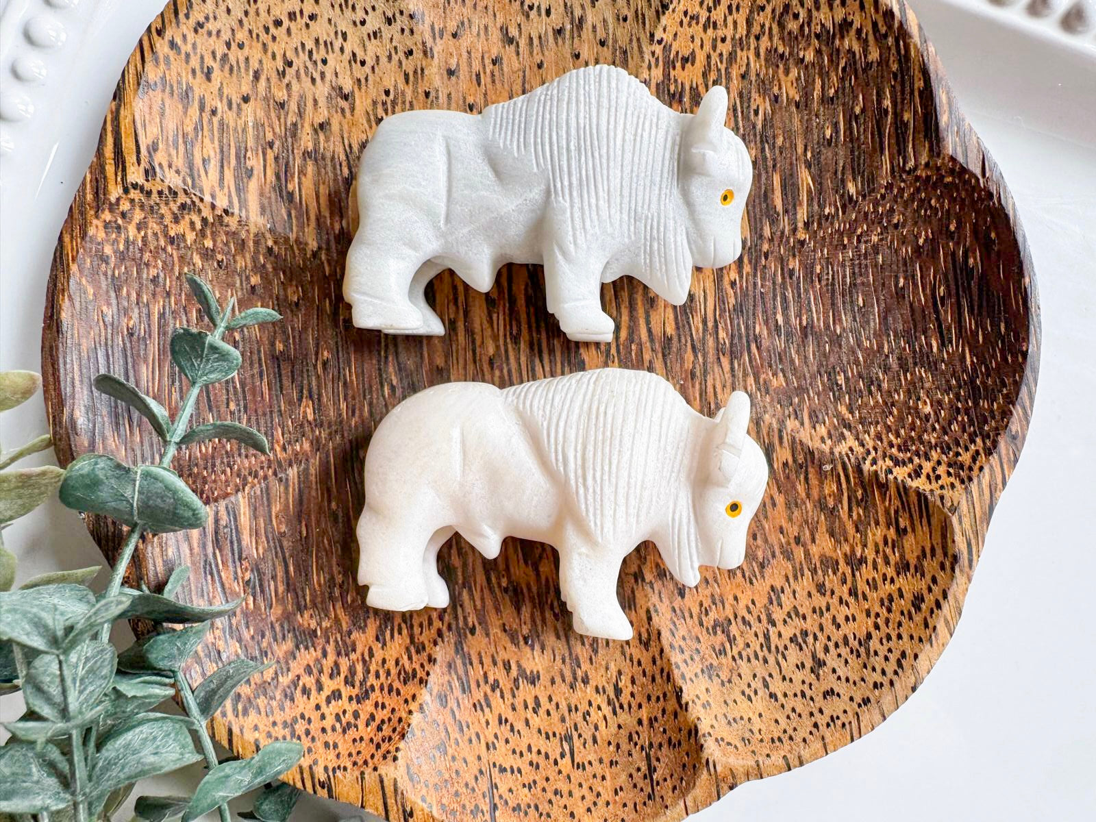 Buffalo Carving White Onyx & White Calcite || Peru