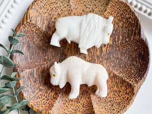 Buffalo Carving White Onyx & White Calcite || Peru