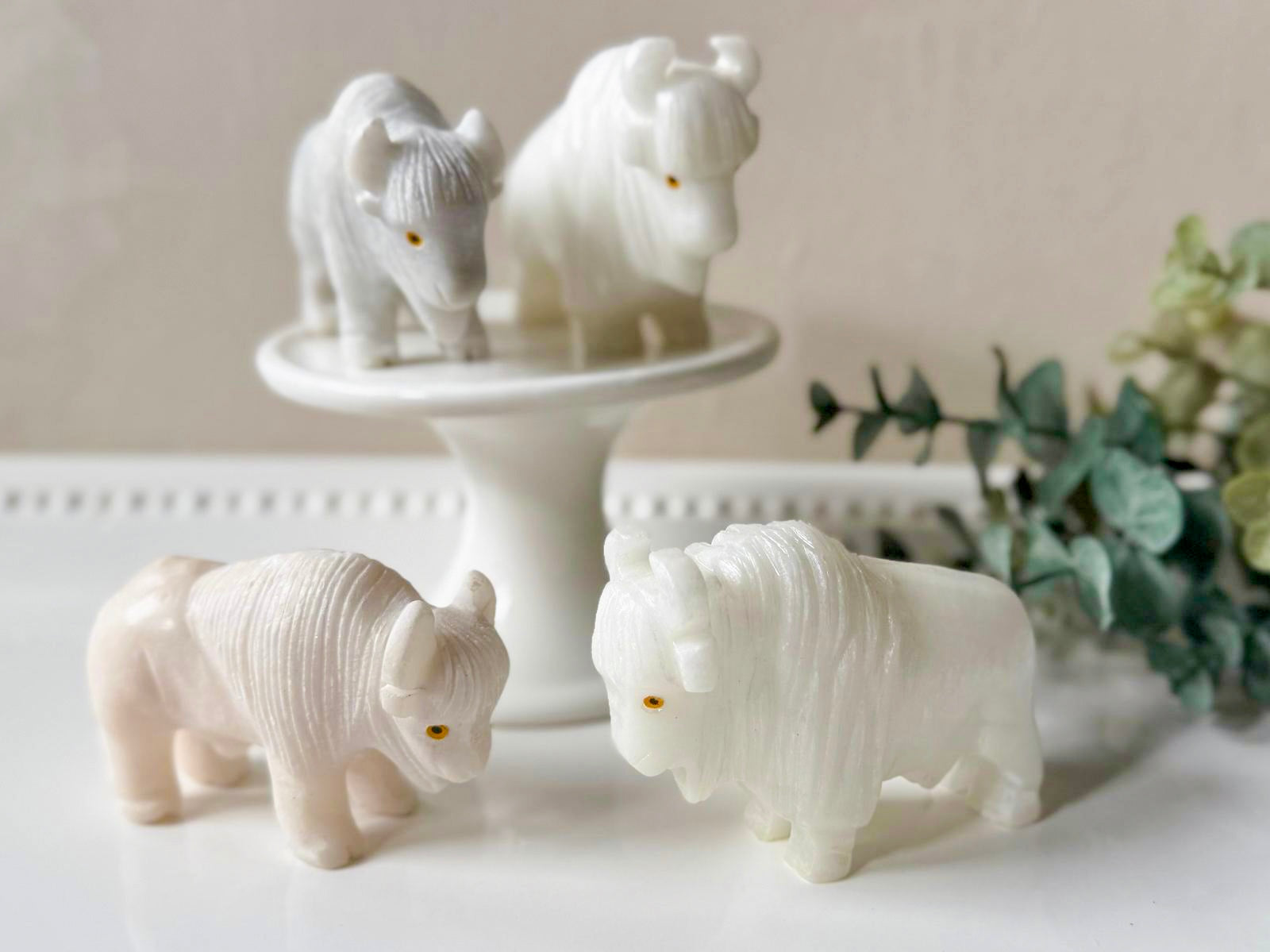 Buffalo Carving White Onyx & White Calcite || Peru
