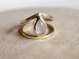Celestial Dew Drop Sterling Silver Ring || Rainbow Moonstone