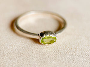 Dainty Oval Sterling Ring || Peridot