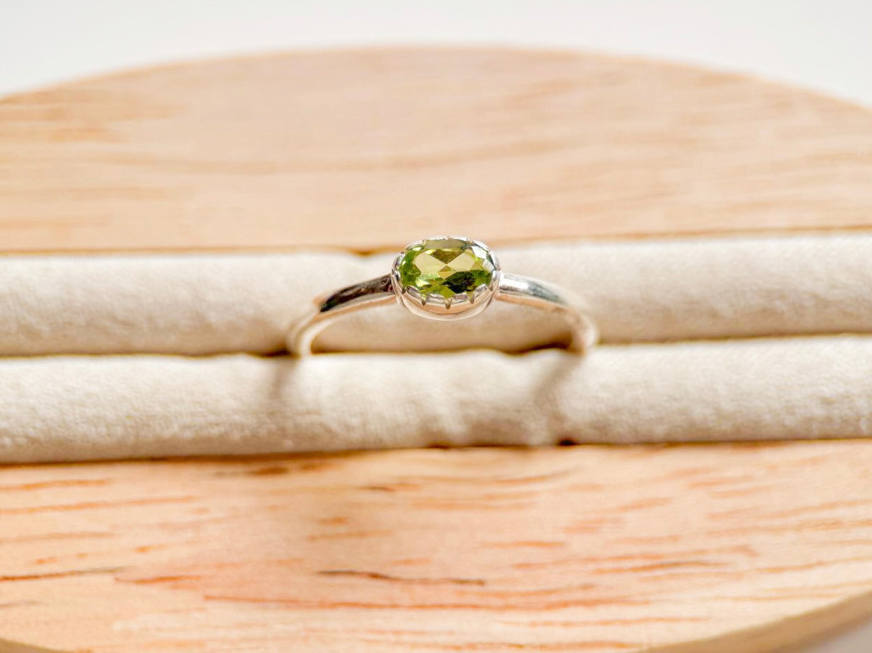 Dainty Oval Sterling Ring || Peridot