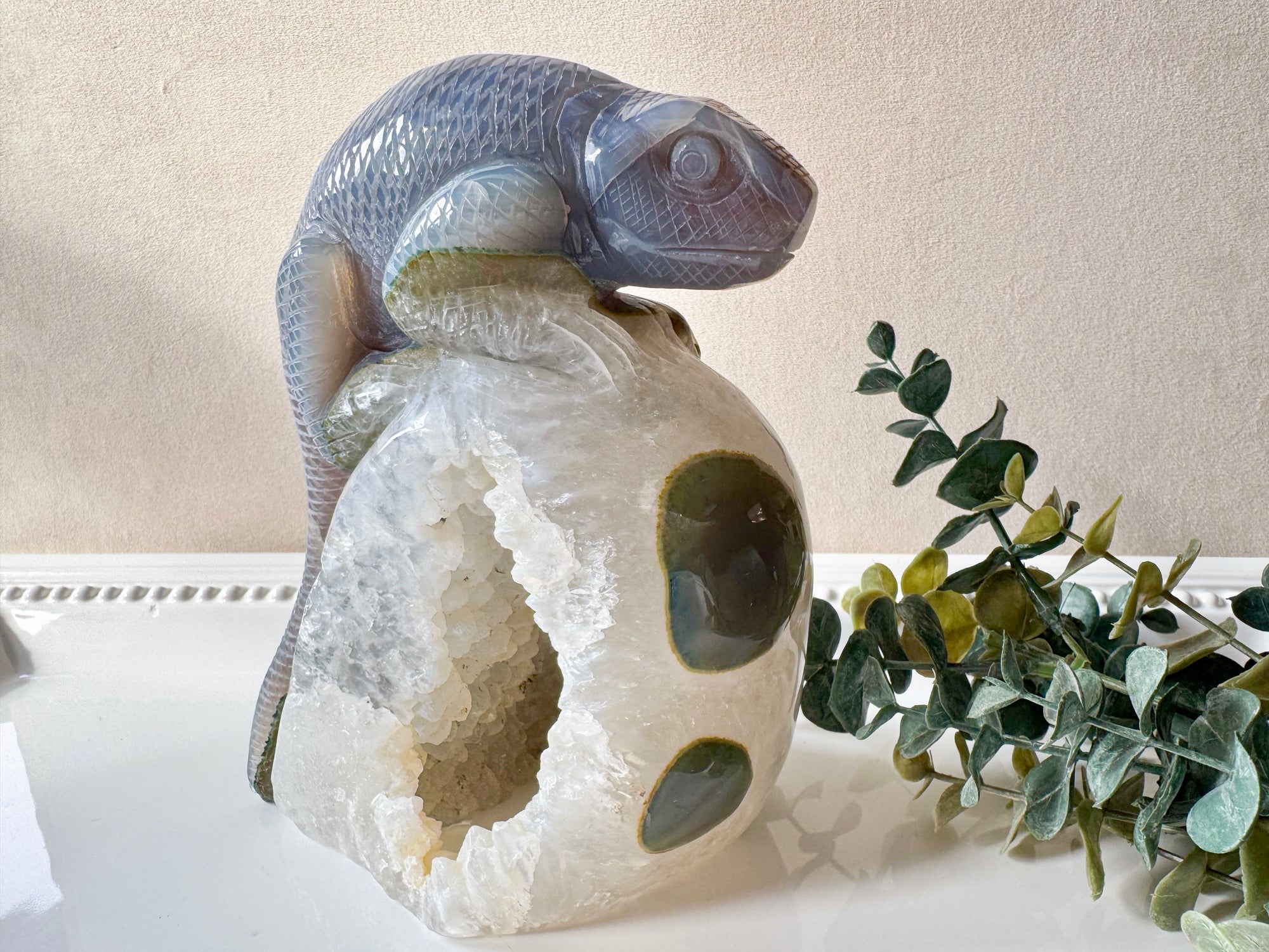 Druzy Agate Iguana Carving