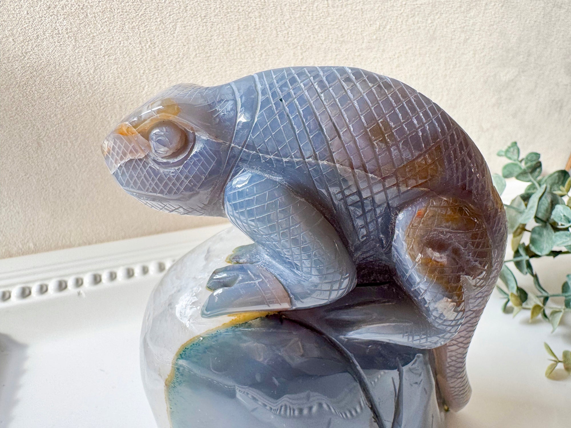 Druzy Agate Iguana Carving
