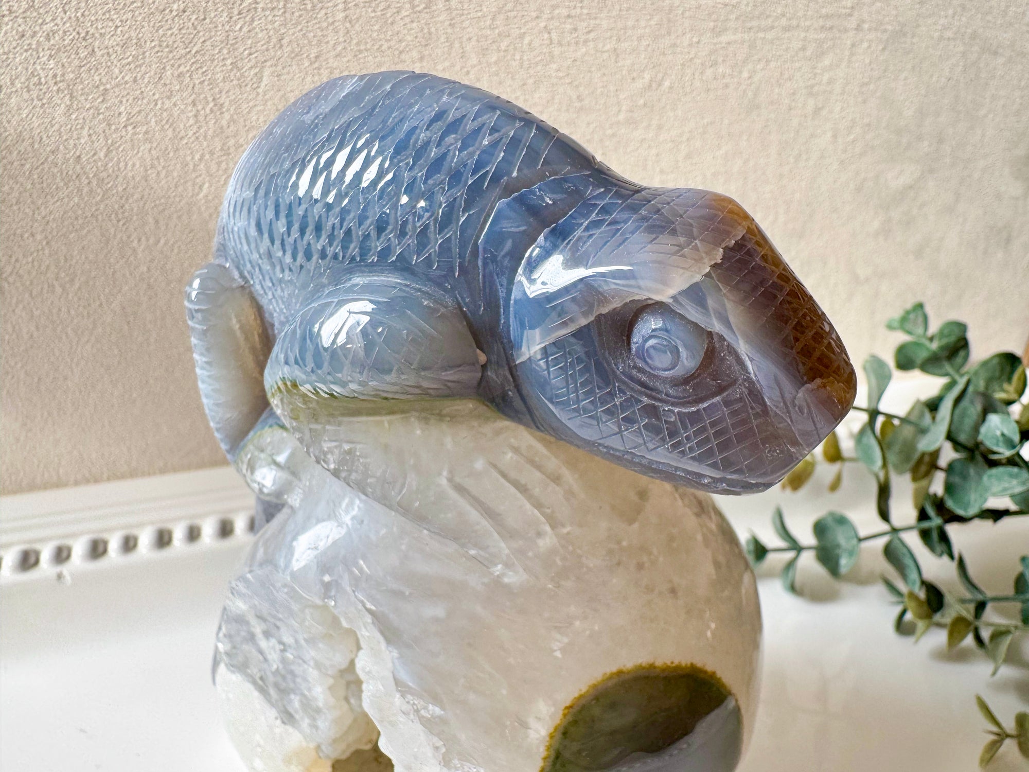Druzy Agate Iguana Carving
