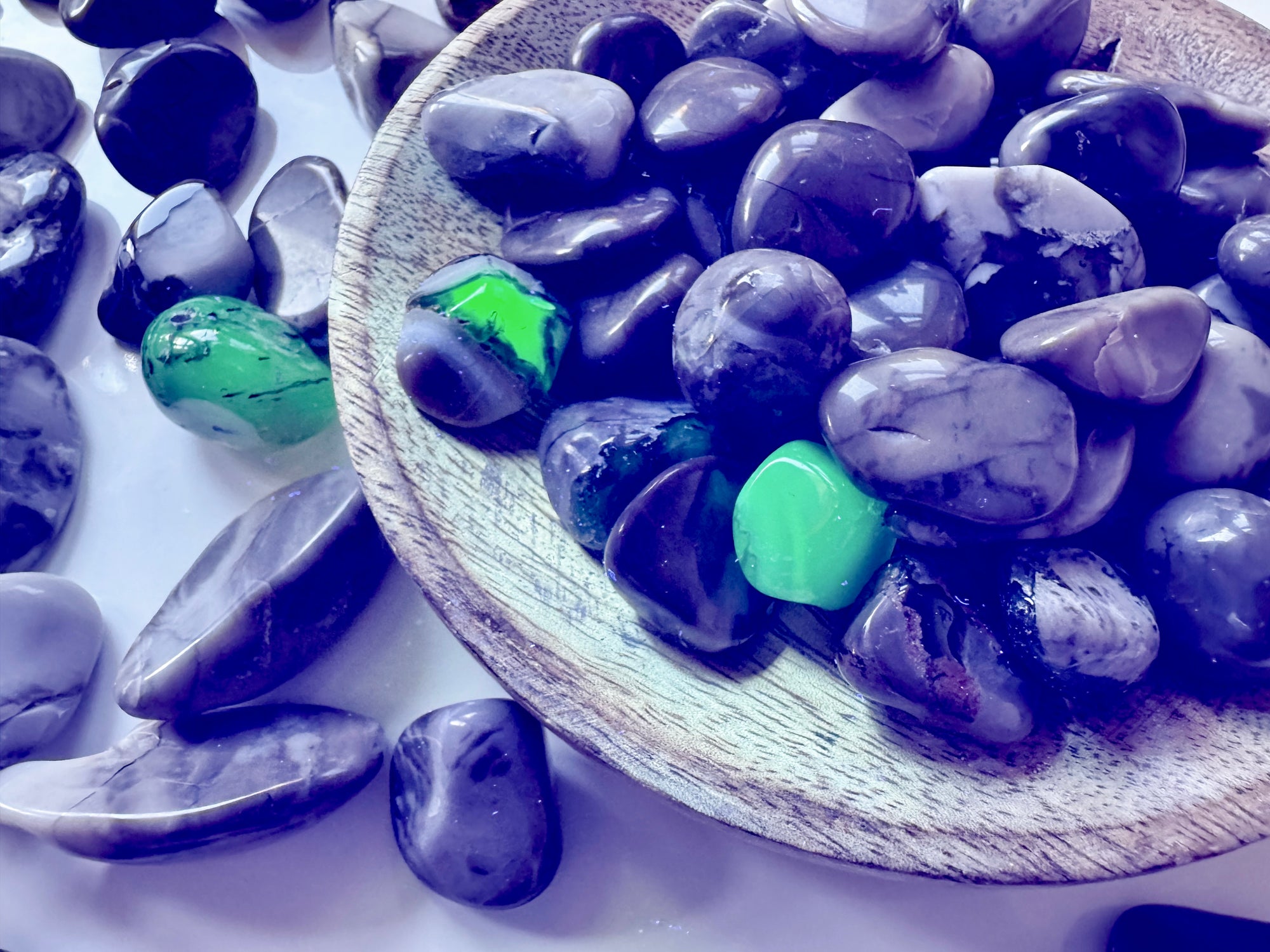 Fluorescent Volcanic Agate Tumbled Stone || UV Reactive