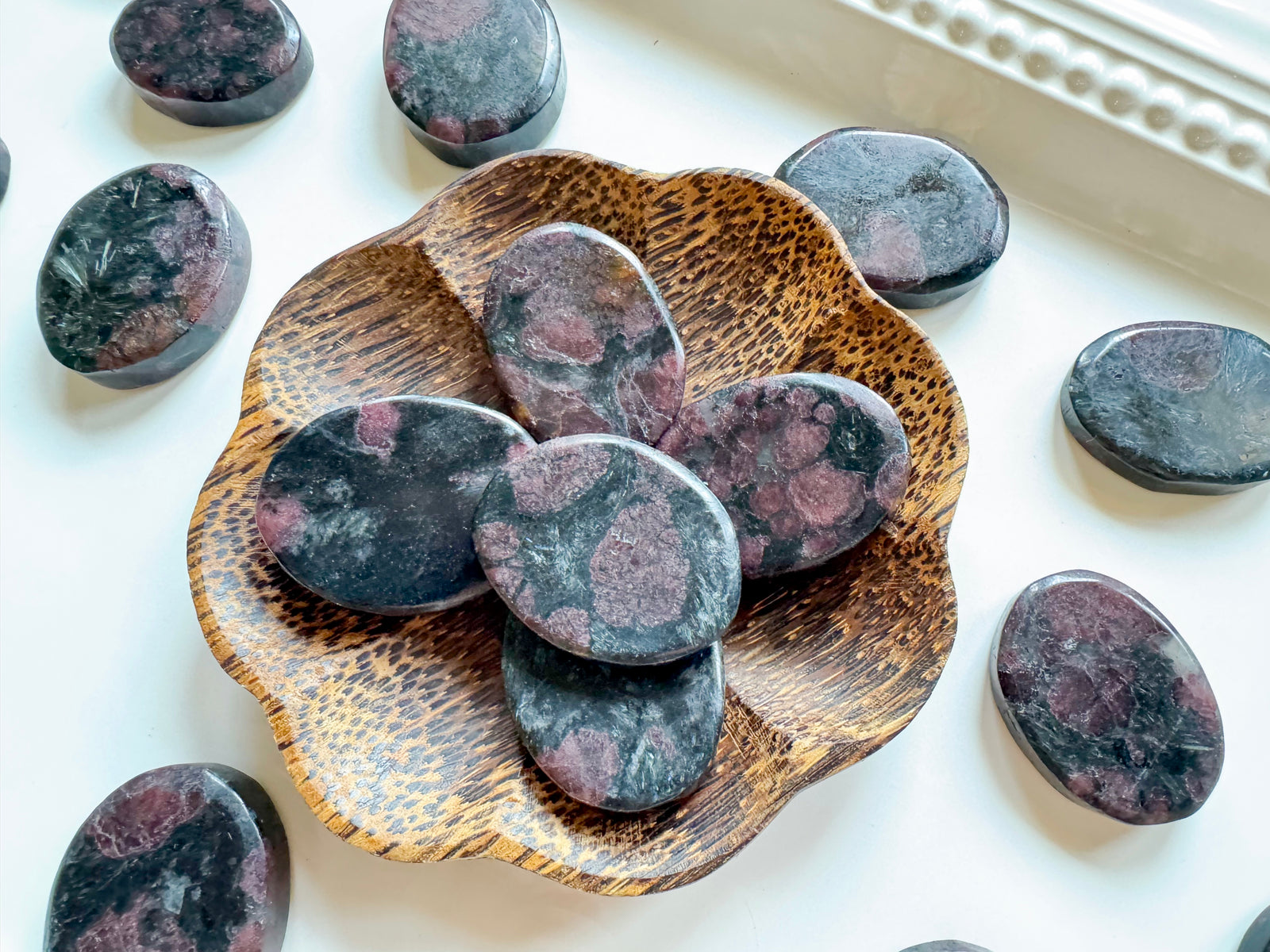 Garnet in Arvedsonite Flat Palm Stone
