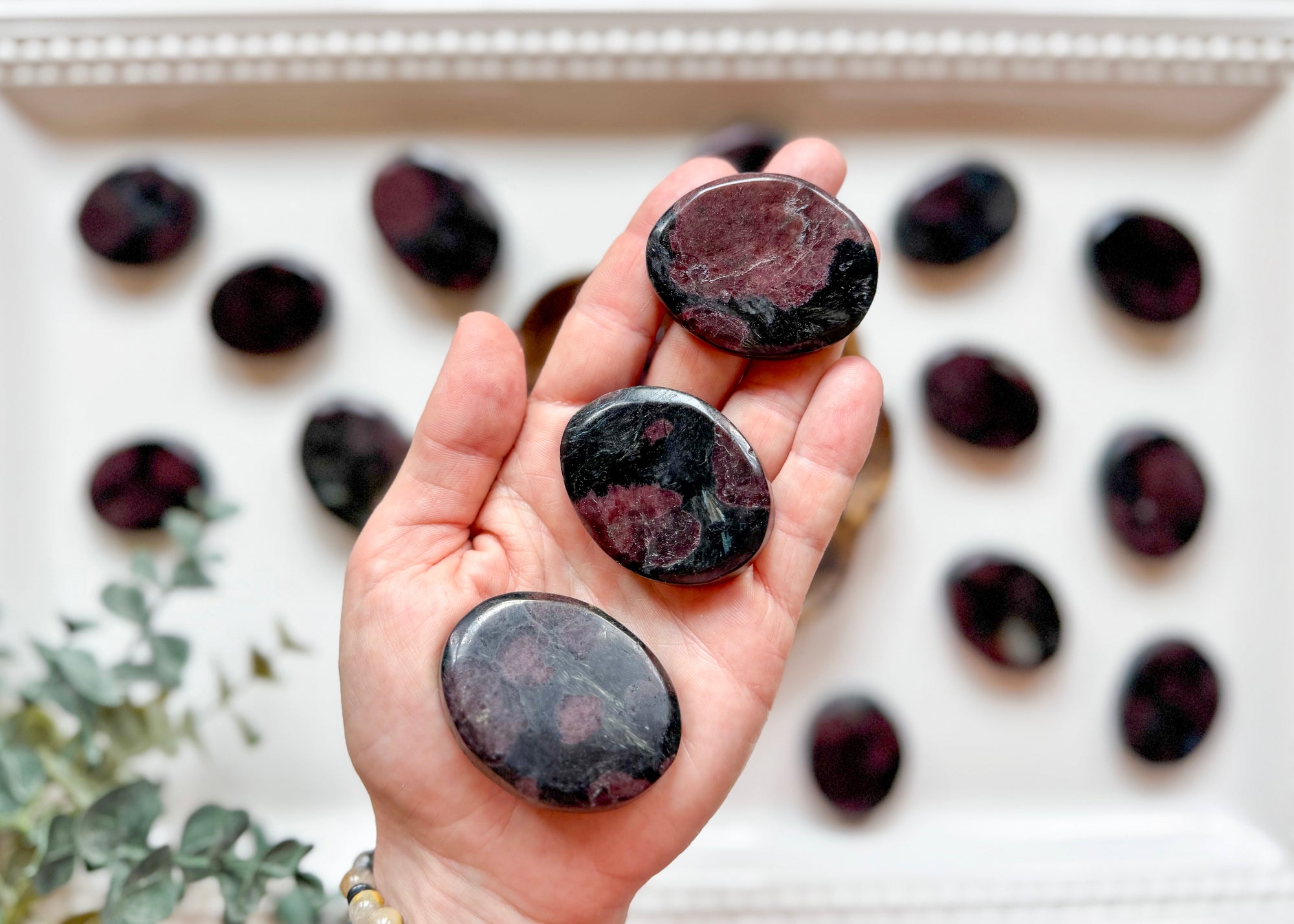 Garnet in Arvedsonite Flat Palm Stone
