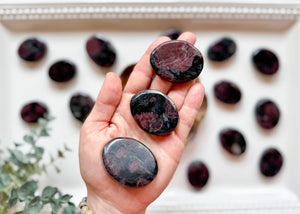 Garnet in Arvedsonite Flat Palm Stone
