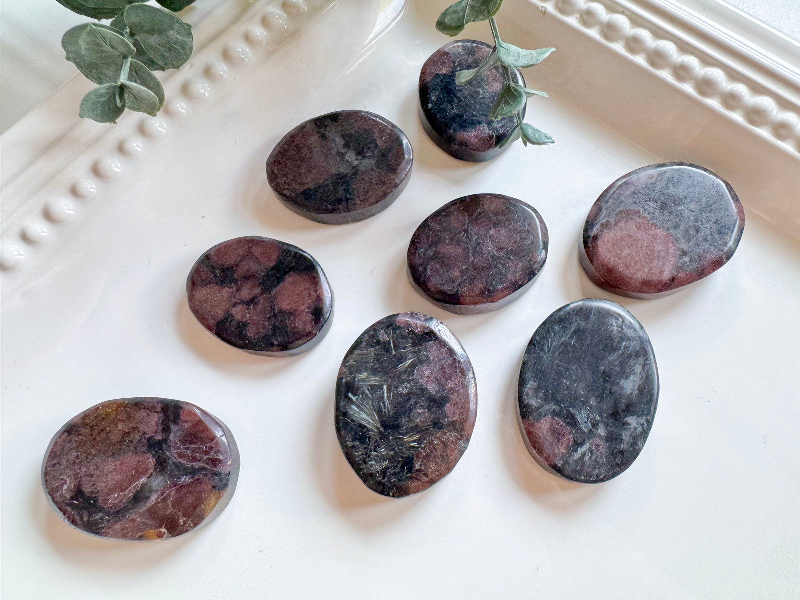 Garnet in Arvedsonite Flat Palm Stone
