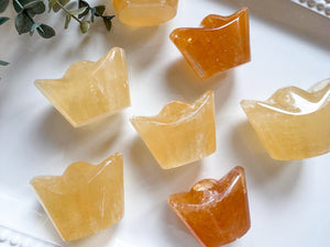 Honey Optical Calcite Yuanbao Ingot Carving