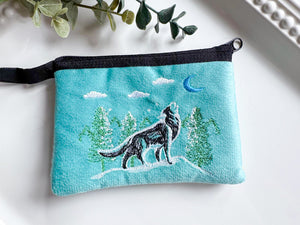 Howling Wolf Embroidered Zippered Pouch || Ecuador
