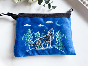 Howling Wolf Embroidered Zippered Pouch || Ecuador