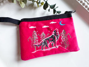 Howling Wolf Embroidered Zippered Pouch || Ecuador