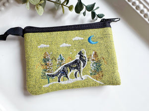 Howling Wolf Embroidered Zippered Pouch || Ecuador