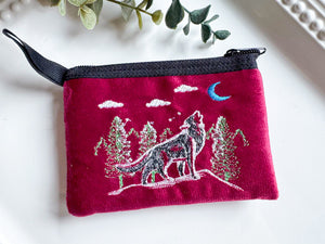Howling Wolf Embroidered Zippered Pouch || Ecuador