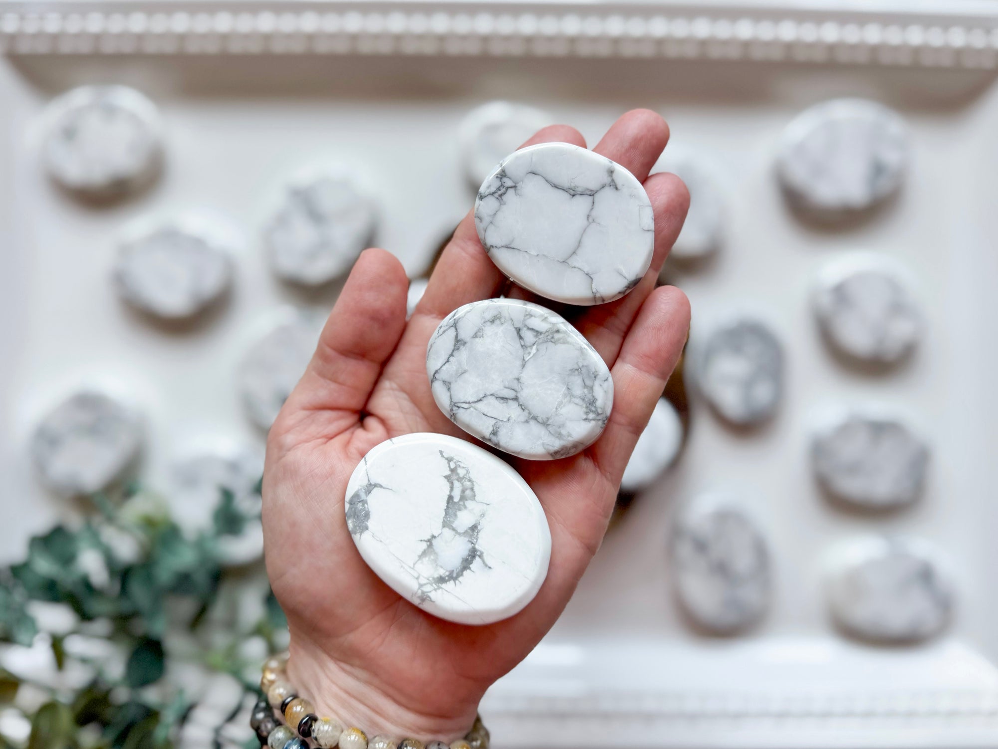 Howlite Flat Palm Stone
