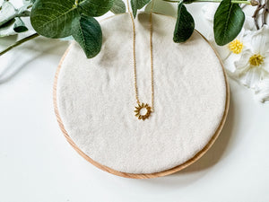 Dainty Gold Sun Necklace - Sunburst