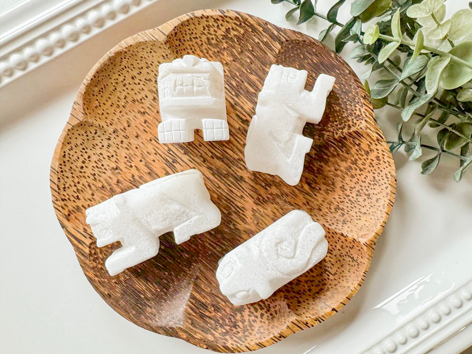 Inca Puma Carving White Onyx Totem || Peru