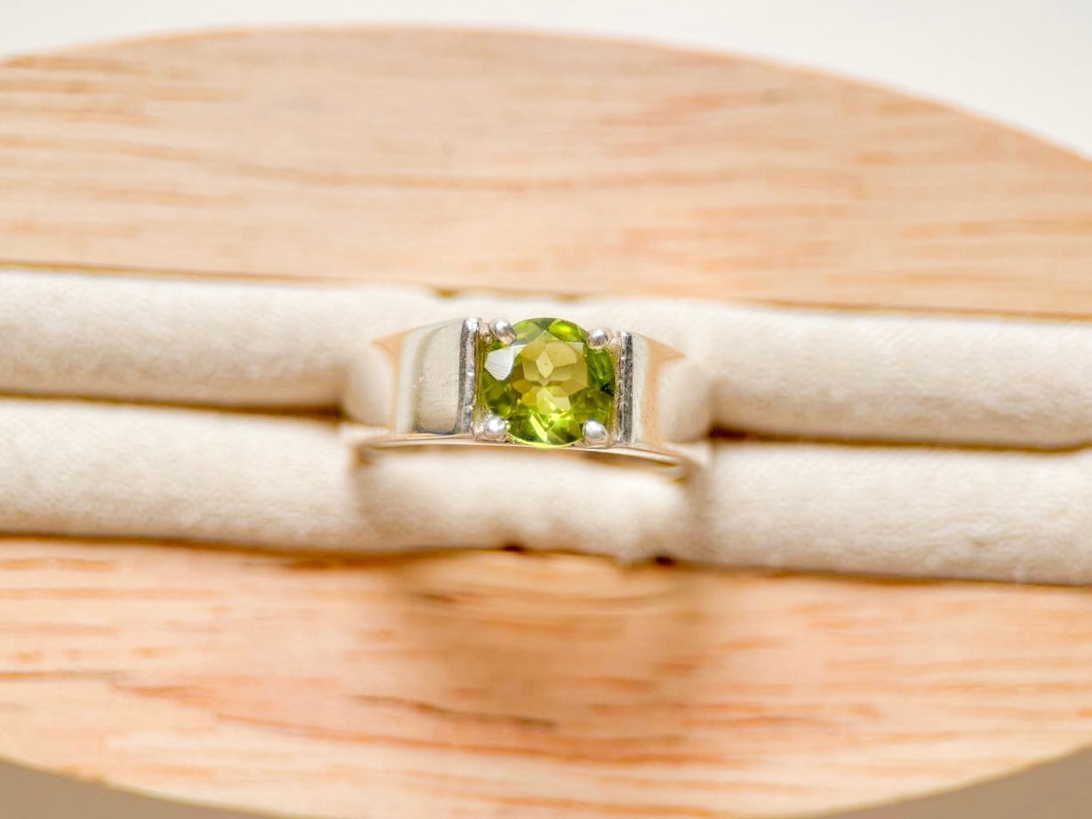 Inlay Sterling Ring || Peridot