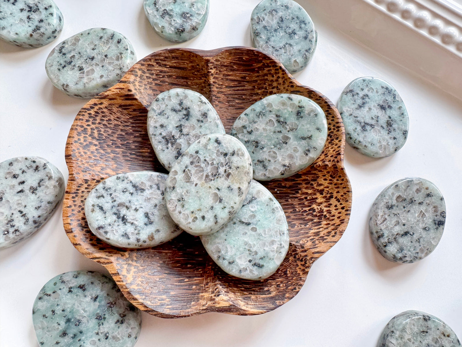 Kiwi Jasper Flat Palm Stone
