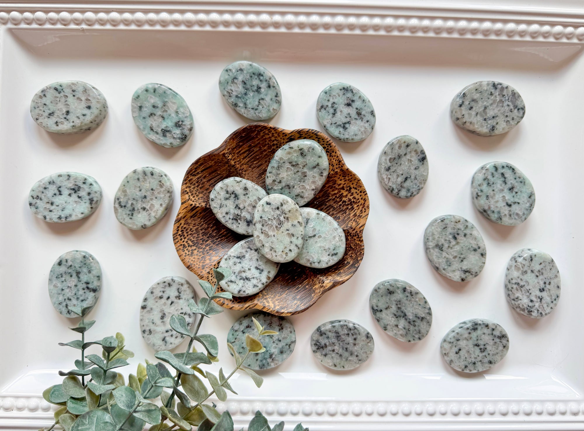 Kiwi Jasper Flat Palm Stone
