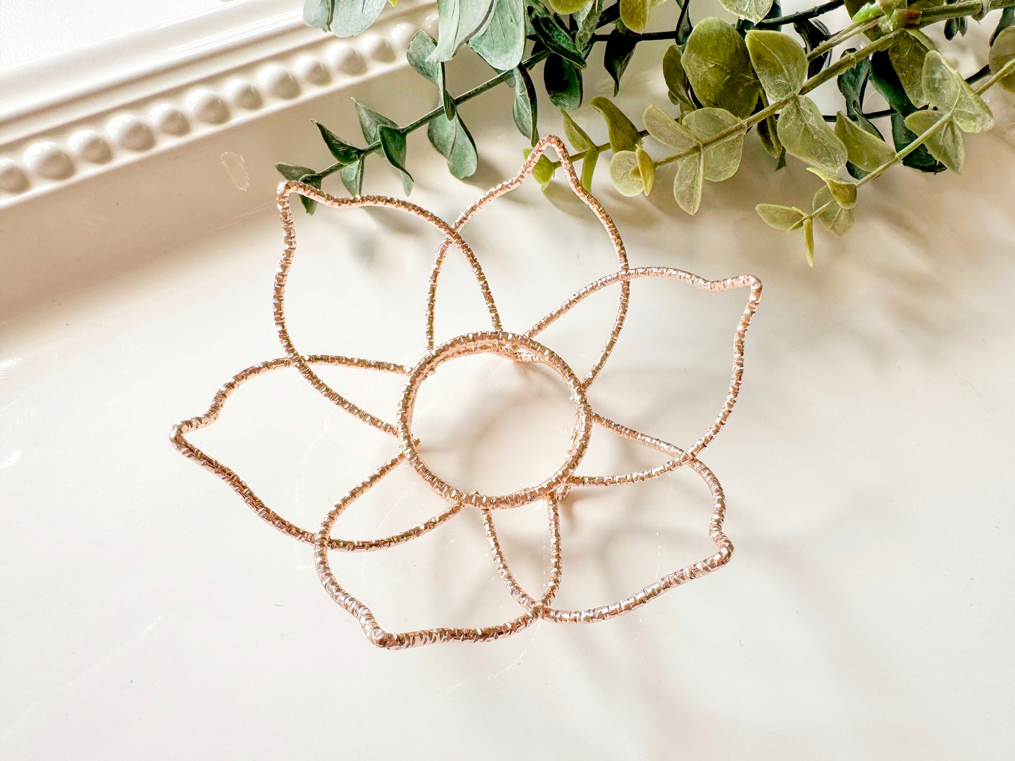 Metal Lotus Sphere Holder