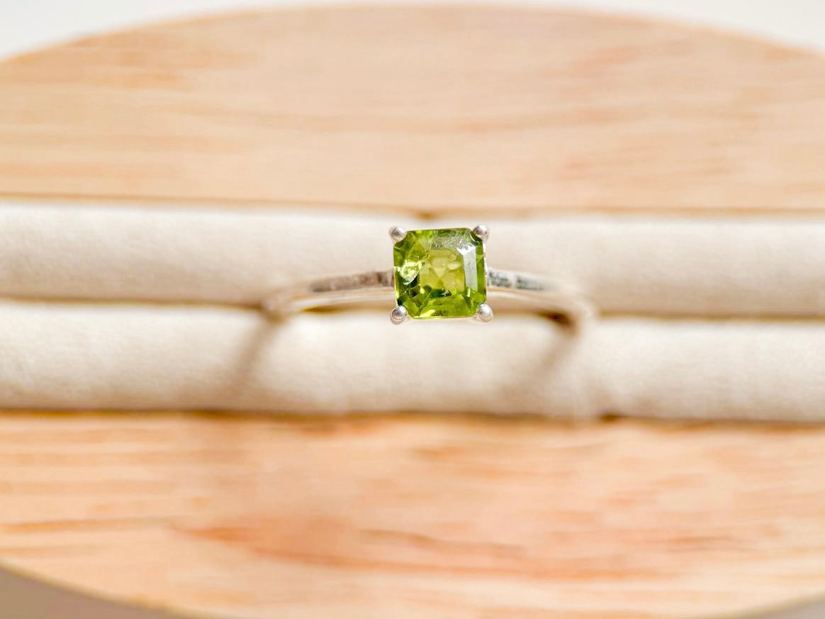 Princess Cut Sterling Ring || Peridot