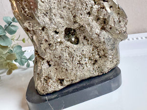 Pyrite Wolf Carving || Peru