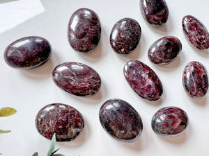 Rhodolite Garnet Mini Palm Stones || India