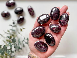 Rhodolite Garnet Mini Palm Stones || India