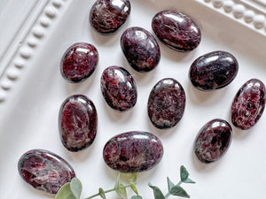 Rhodolite Garnet Mini Palm Stones || India