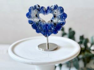 Scalloped Heart on Metal Stand