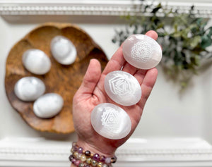 Selenite Seven Chakra Palm Stone Set || 7 Palm Stones