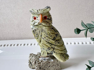 Serpentine Owl on Crystal Base || Peru