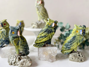 Serpentine Owl on Crystal Base || Peru