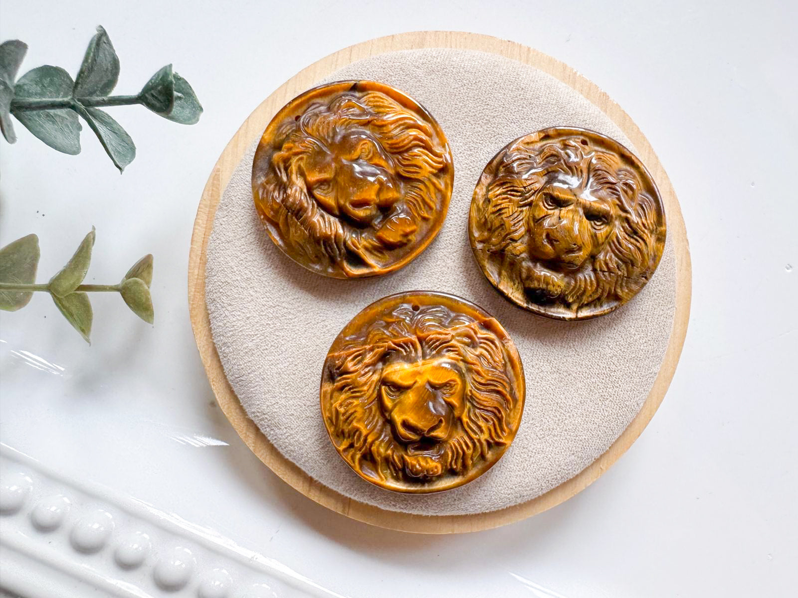 Tiger Eye Lion Medallion Carving || 1.5"