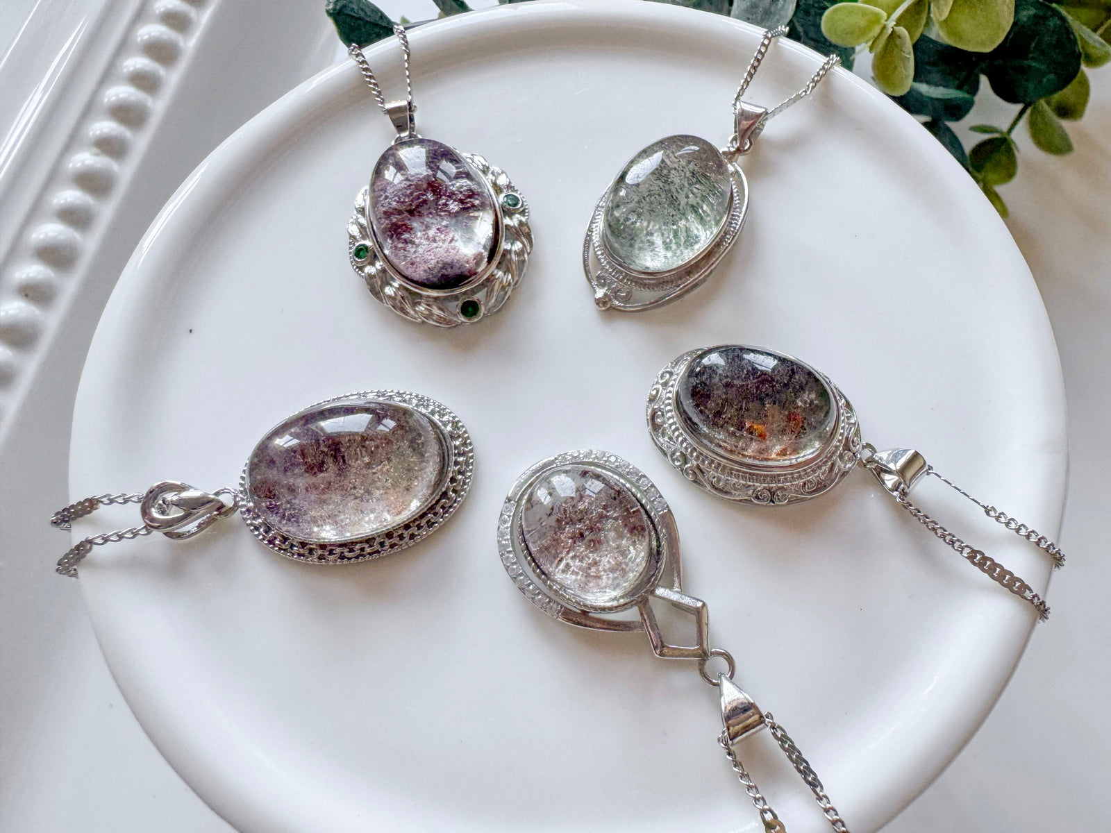 Vintage Style Garden Quartz White Copper Pendant Necklace