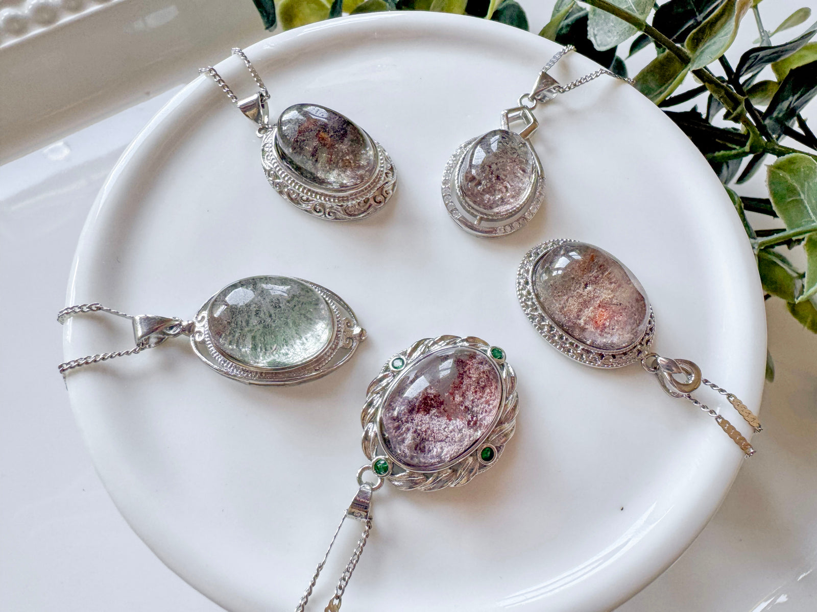 Vintage Style Garden Quartz White Copper Pendant Necklace