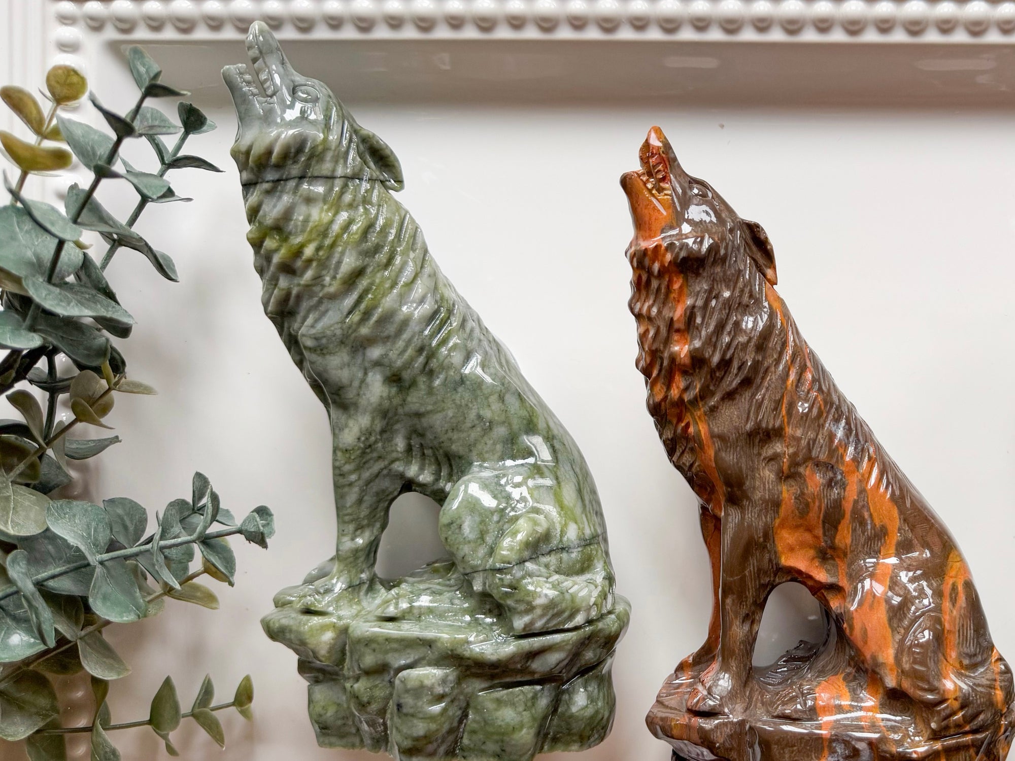 Xiuyan Jade Howling Wolf Carving