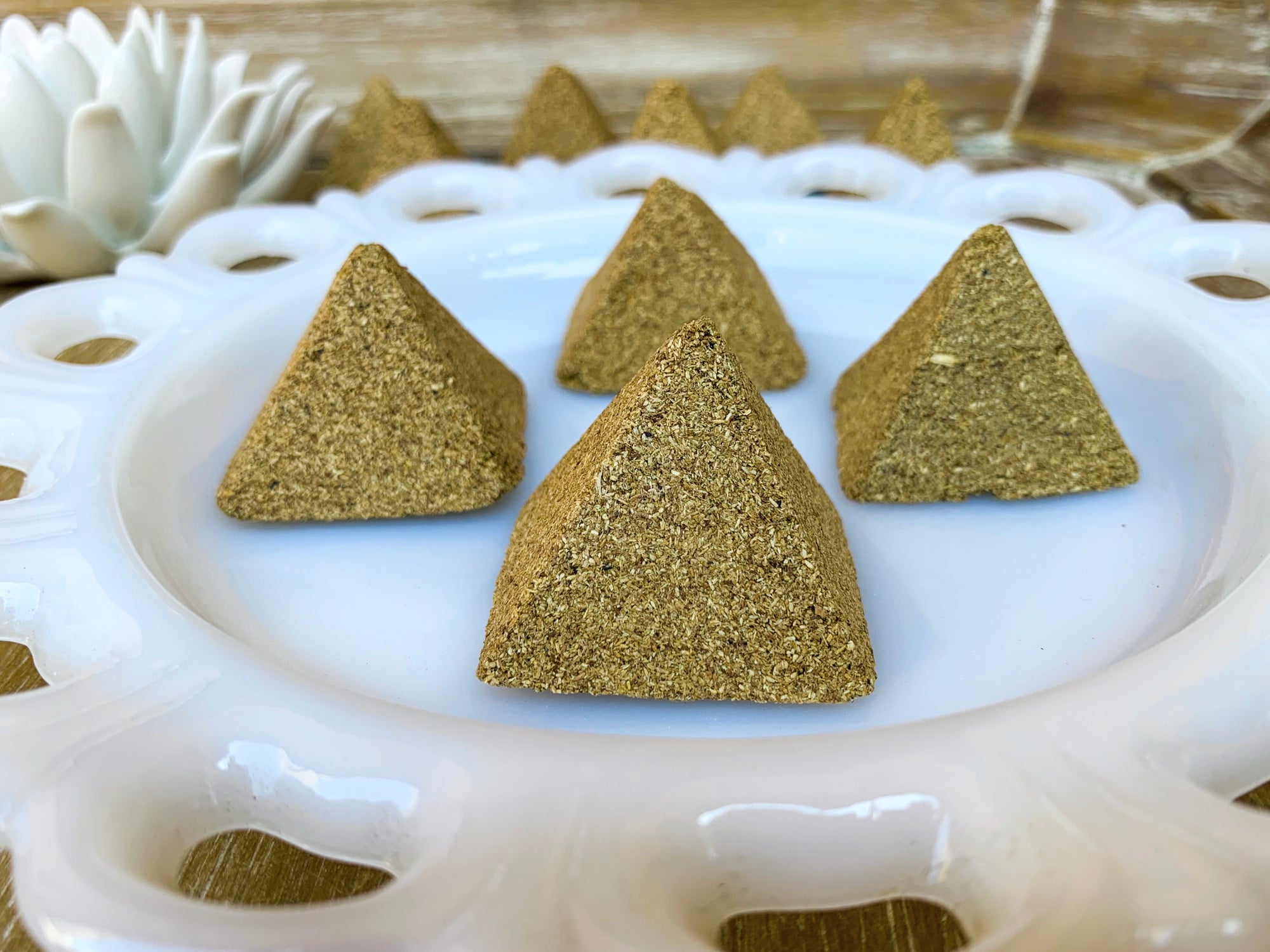 Palo Santo Incense || Pyramid