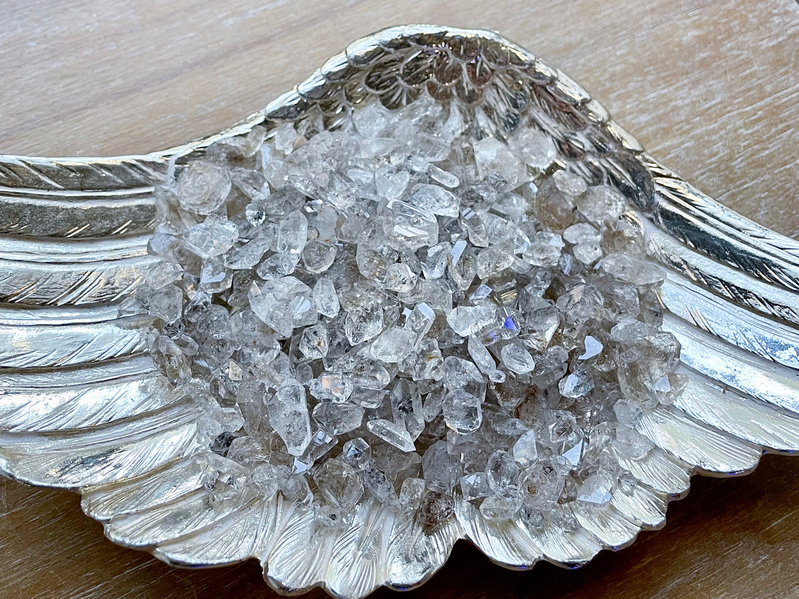 Fluorescent Diamond Quartz with Petroleum Inclusions || Pakimer