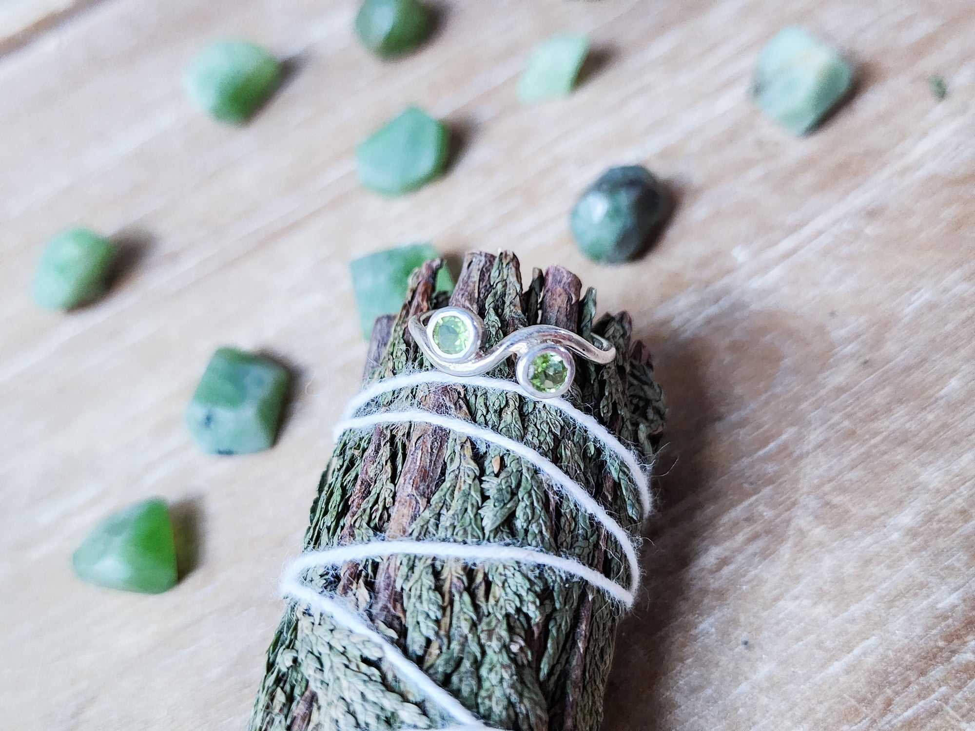 Wavy Crystal Sterling Ring || Peridot